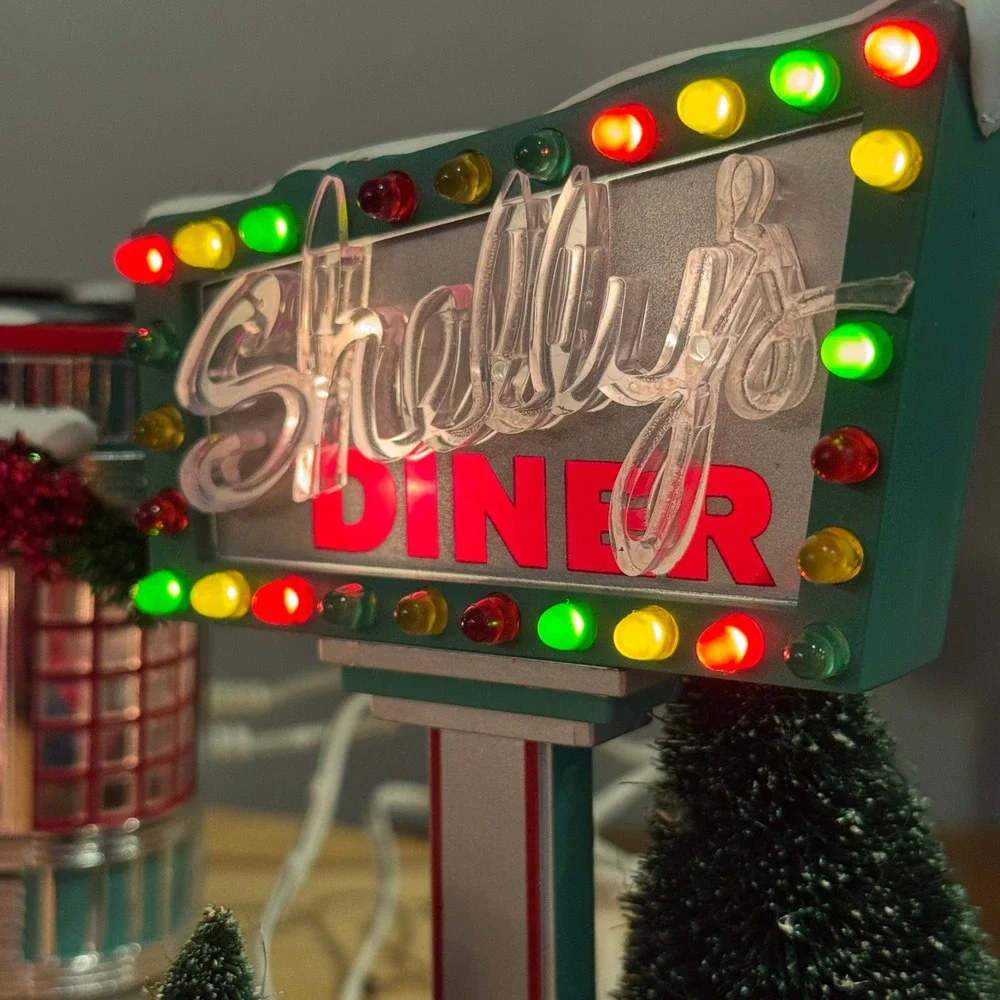Department 56 Shelly's Diner Snow Village Retro Style 55008 Dept 56 in Box *READ